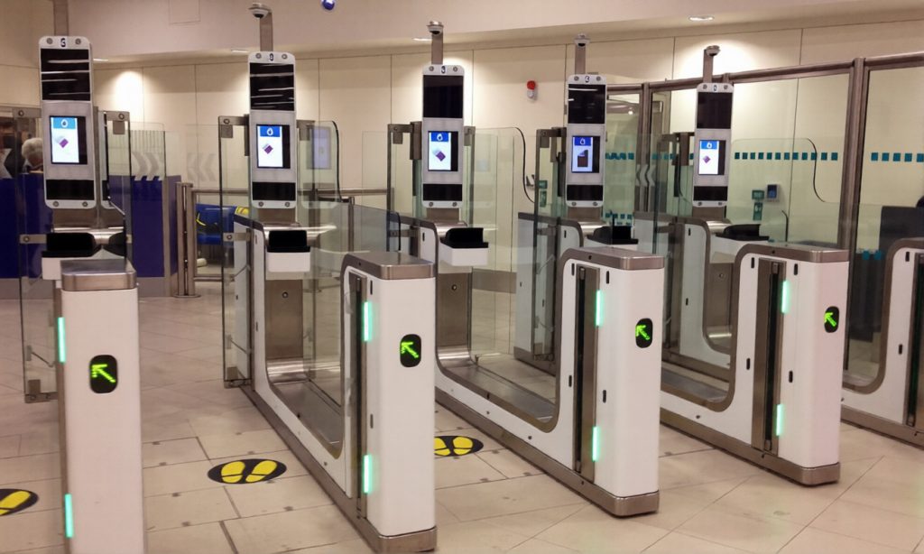 Verifikimi i automatizuar për udhëtarët, 1.42 mln lekë për E-Gate në Durrës dhe Sarandë